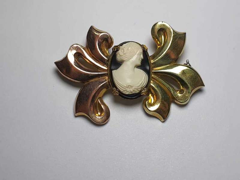 Vintage Cameo Brooch