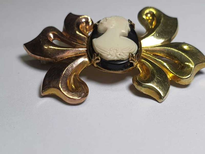 Vintage Cameo Brooch