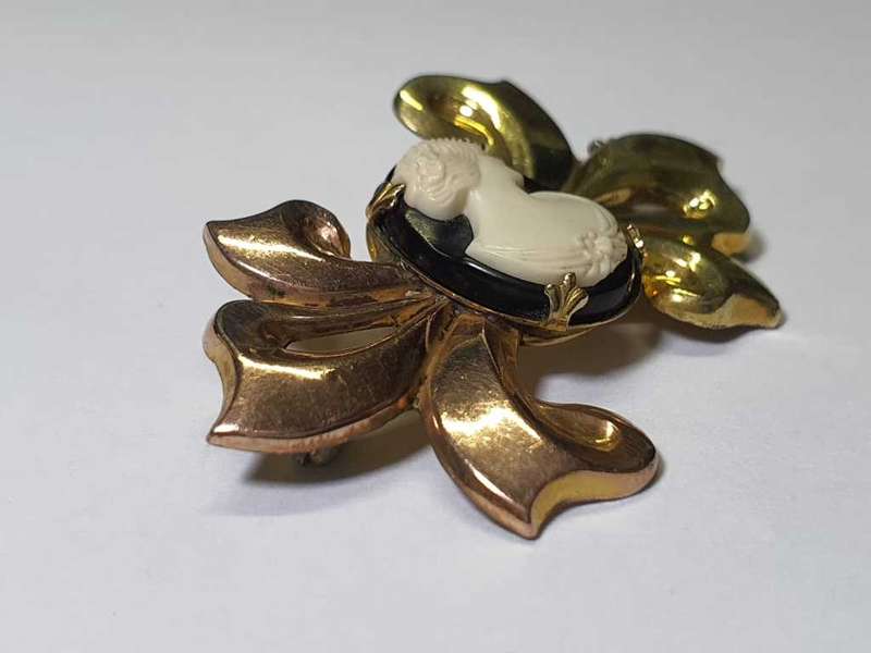 Vintage Cameo Brooch
