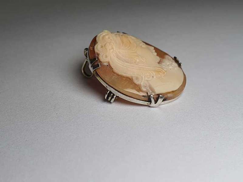Vintage Cameo Brooch