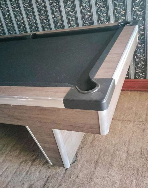 Darren Snooker & Pool 6 to 8 Seater Pool Table with a slate top, doubling as a dining room table