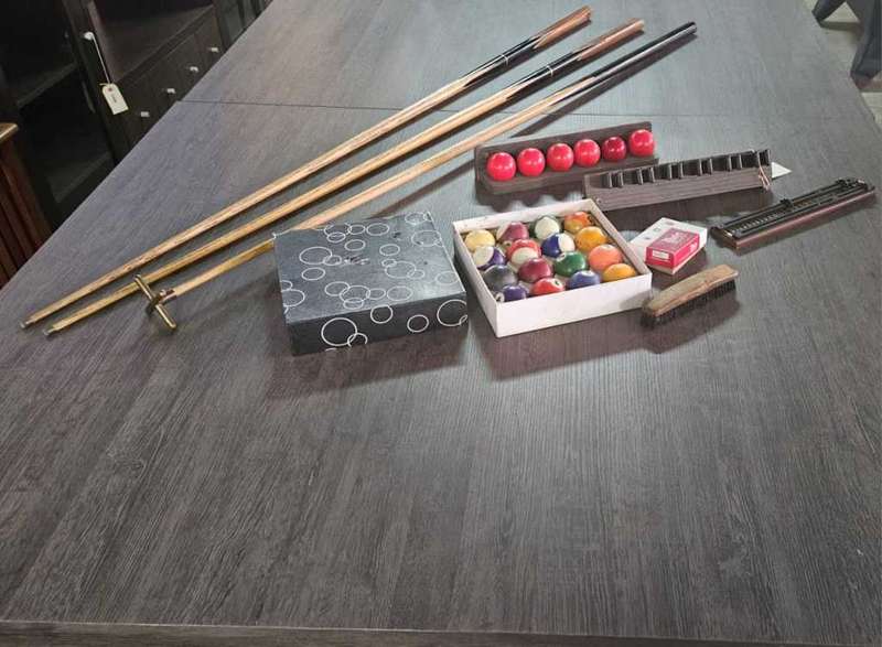 Darren Snooker & Pool 6 to 8 Seater Pool Table with a slate top, doubling as a dining room table
