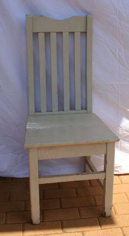 FANTASTIC SHABBY CHIC PAINTED WOODEN CHAIR