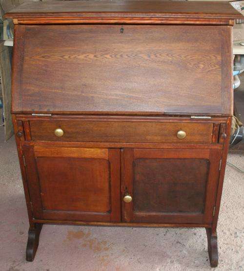 MAGNIFICENT ANTIQUE ANTIQUE OAK WRITING BUREU