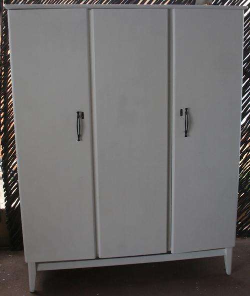 SUPERB WHITE PAINTED SOLID WARDROBE