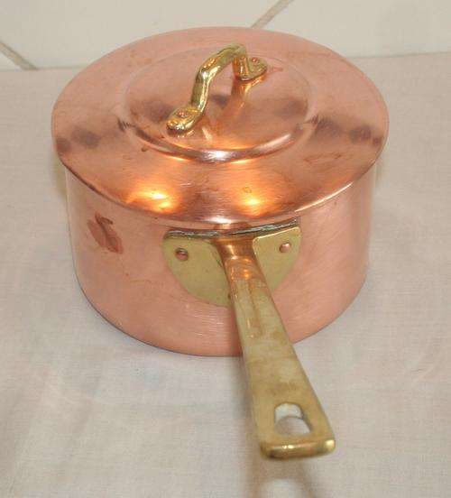 FANTASTIC COPPER SAUCE PAN  WITH A LONG BRASS HANDEL AND A  LID