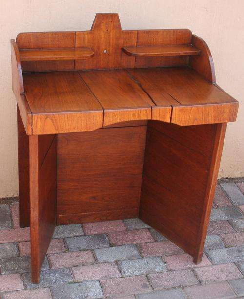 ABSOLUTELY BEAUTIFUL ANTIQUE COTTAGE STYLE WASH / DRESSING TABLE