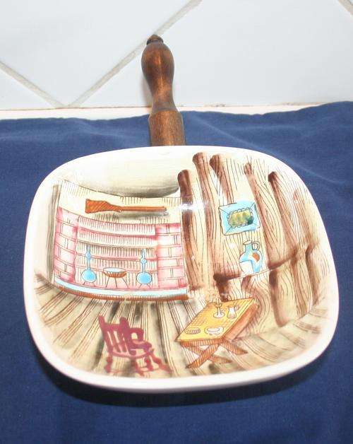 ABSOLUTELY FANTASTIC PORCELAIN/CERAMIC DECORATIVE PAN WITH WOODEN HANDEL