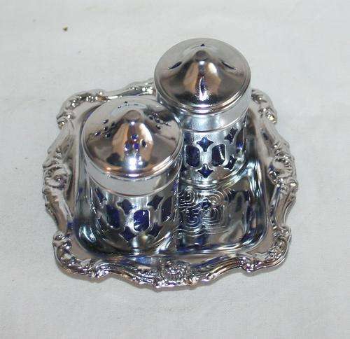 AN SILVER METAL SALT AND PEPER SHAKER IN A TRAY NEVER BEEN USED IN ORIGINAL BOX STUNNING!!!