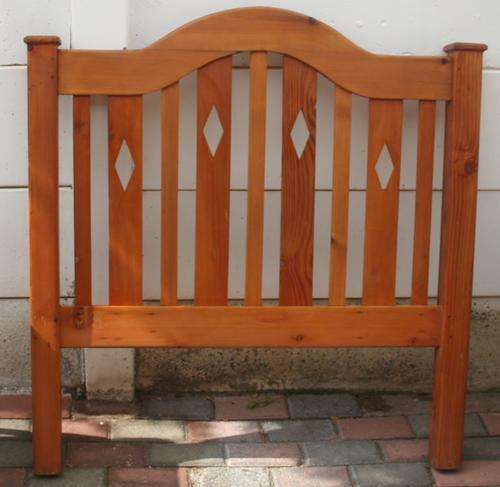 AN AMZING SOLID ORIGAN PINE MIXED WITH PINE SINGLE HEAD BORD LOTS OF DETAIL A SOLID PIECE