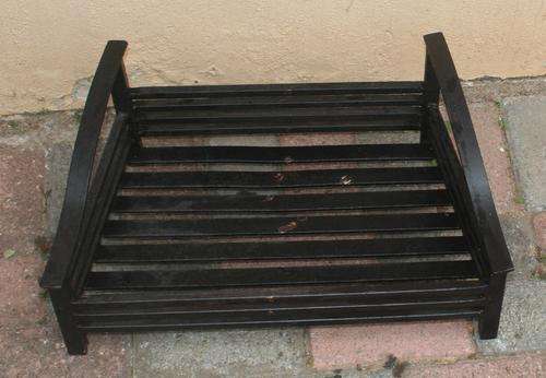AN VERY HEVY SOLID FIRE GRID