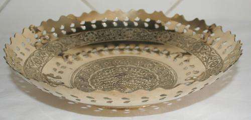 AN STYLISH BRASS BOWL WITH LOTS OF ENGRAVED DETAIL ABSOLUTELY MAGNIFICENT!