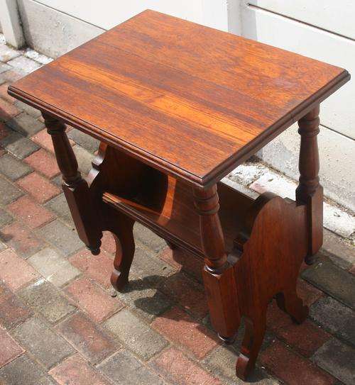 AN ABSOLUTELY STYLISH IMBUIA/STINKWOOD? SOLID SIDE TABEL WHAT AN MAGNIFICENT PIECE OF FURNITURE