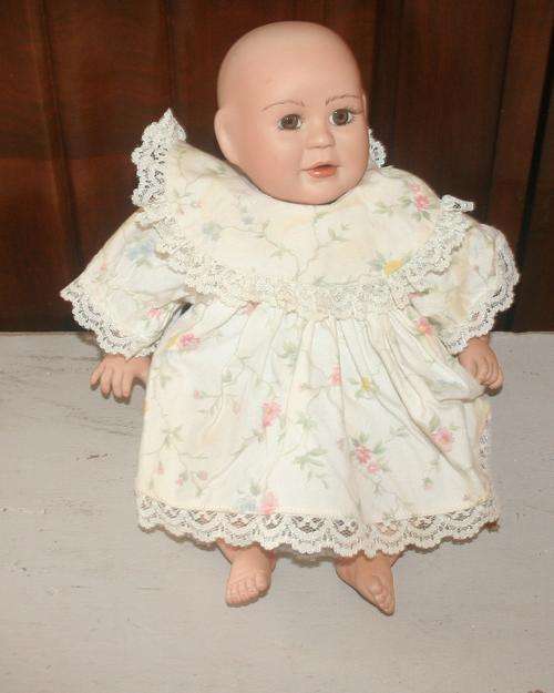 UP FOR ADOPTION A BEAUTIFUL PORCELAIN BABY  GIRL CALLED LUSI! LOOKING FOR A GOOD HOME!