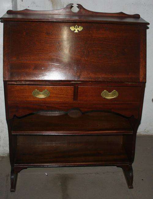 WOW WHAT A MAGNIFICENT VINTAGE/ANTIQUE WRITING BUREUA EXQUISITE PIECE OF FURNITURE