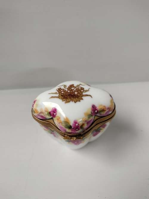 French Limoge Trinket Box Purple with Bee Clasp