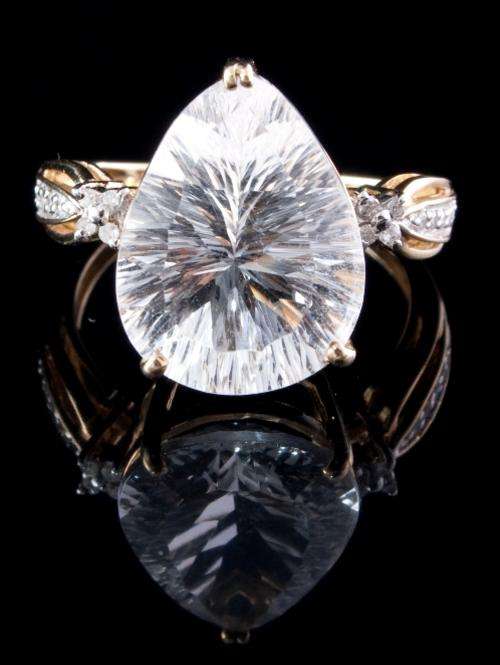 SPARKLING GENUINE TOPAZ & DIAMOND 10kt GOLD RING 12.1ct