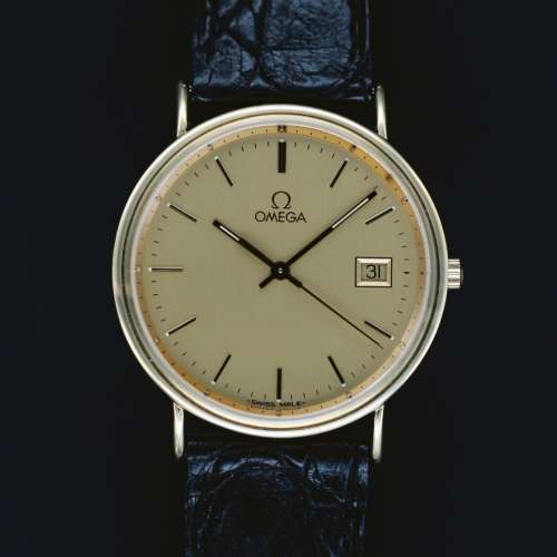 18ct Gold Omega Quartz Dress Watch with Box and Papers