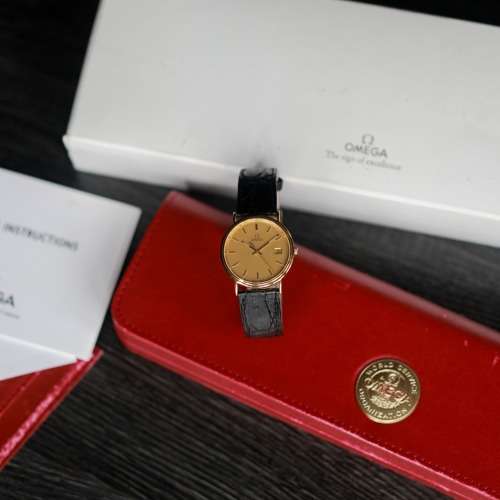 18ct Gold Omega Quartz Dress Watch with Box and Papers