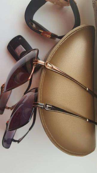 DESIGNER (GUCCI) LADIES SHADES IN BROWN & GOLD "OR" IN BALCK & GOLD