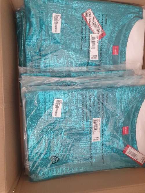 BULK LOT : 20 LADIES T-SHIRTS