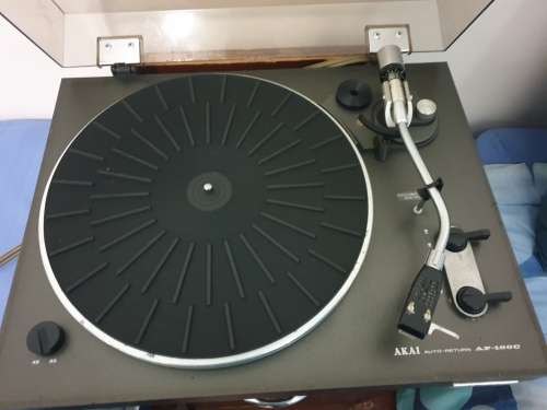 Akai AF100C turntable