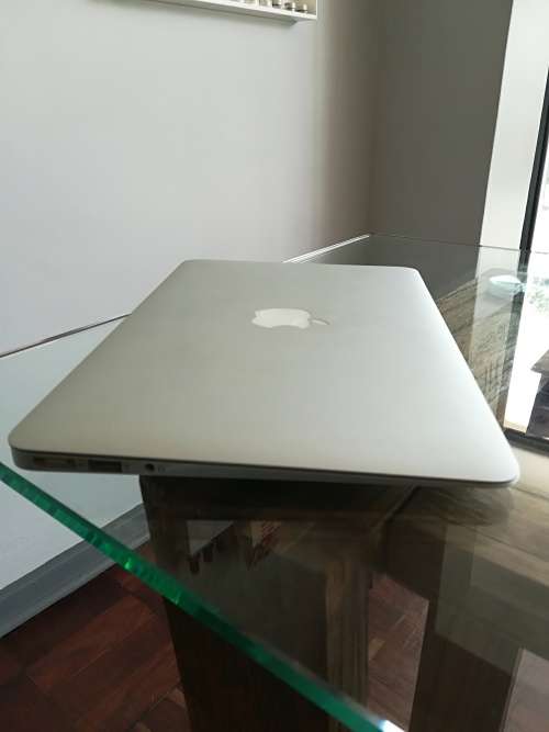 *EXCELLENT CONDITION*APPLE MACBOOK AIR i5 11"- 4GB DDR3 - 128GB HD - HD 5000 GRAPHICS