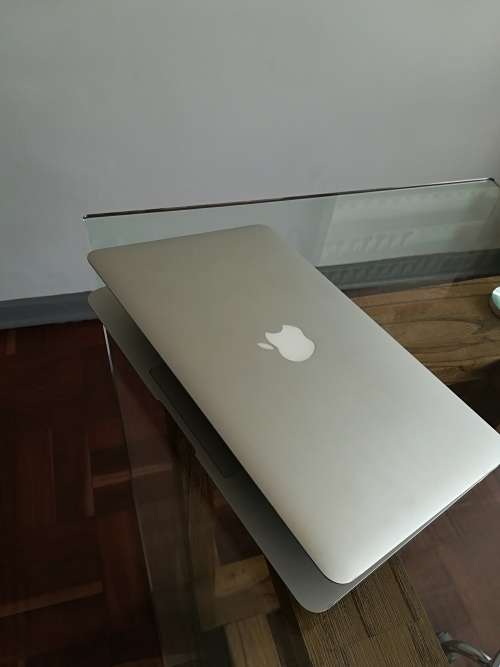 *EXCELLENT CONDITION*APPLE MACBOOK AIR i5 11"- 4GB DDR3 - 128GB HD - HD 5000 GRAPHICS