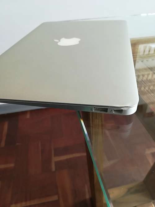 *EXCELLENT CONDITION*APPLE MACBOOK AIR i5 11"- 4GB DDR3 - 128GB HD - HD 5000 GRAPHICS