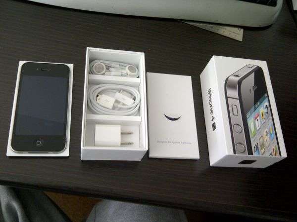 iPHONE 4S 16GB Under warranty with box and accessories complete 3-4 months old