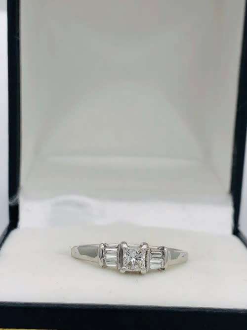 *DIAMOND TRINITY RING!*(RETAIL 14500)* R1 BIDS