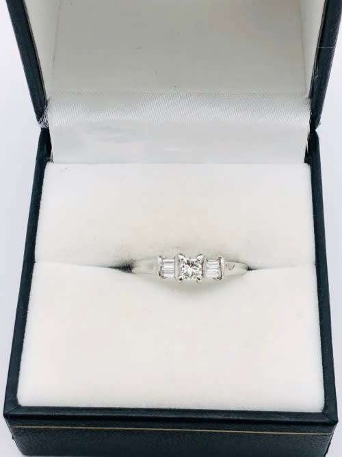 *DIAMOND TRINITY RING!*(RETAIL 14500)* R1 BIDS