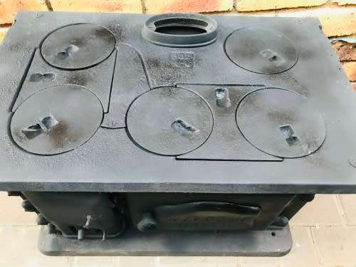 STUNNING WELCOME DOVER CAST IRON STOVE