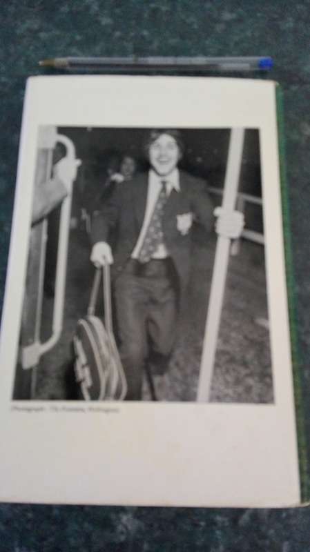 THE BARRY JOHN STORY AN Autobiography ( Great Rugby Flyhalf )