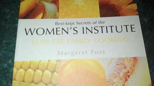 Best Kept Secrets of the WOMEN`S INSTITUTE Low Fat Family Cooking MARGARET FOSS