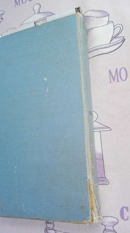 SHAKA'S COUNTRY A Book of Zululand T V BULPIN ( Small damage on the spine )