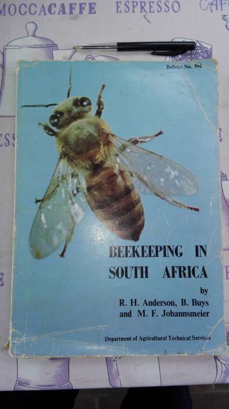 BEEKEEPING in SOUTH AFRICA by R H ANDERSON B BUYS & M F JOHANNSMEIER ( Condition ; Fair )
