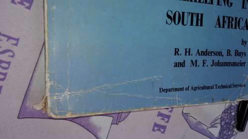 BEEKEEPING in SOUTH AFRICA by R H ANDERSON B BUYS & M F JOHANNSMEIER ( Condition ; Fair )