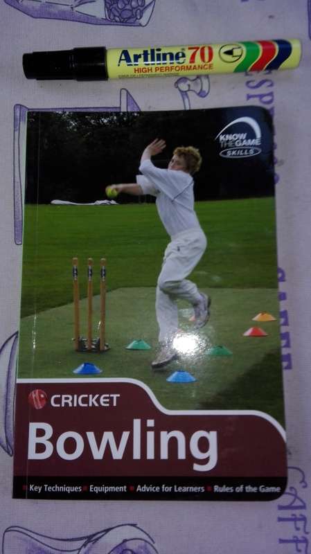 FAST AND FURIOUS A Celebration of Cricket`s Pace Bowlers Grantlee Keiza and a Bowling Skills booklet
