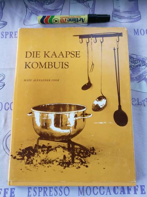 DIE KAAPSE KOMBUIS MARY A COOK  `n Beskrywing van sy ligging , uitleg en toebehore soos dit was 1800