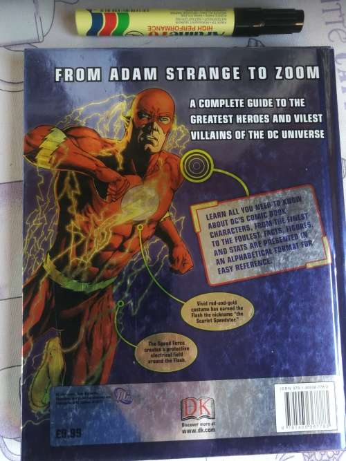 DC COMICS THE ULIMATE CHARACTER GUIDE ( A to Z Facts and Stats on 200 DC Universe Heroes and Villain