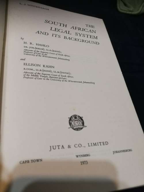 THE SOUTH AFRICAN LEGAL SYSTEM AND ITS BACKGROUND H R HAHLO  and ELLISON KAHN ( Law)