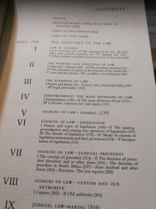 THE SOUTH AFRICAN LEGAL SYSTEM AND ITS BACKGROUND H R HAHLO  and ELLISON KAHN ( Law)