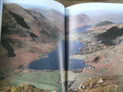 THE LAKE DISTRICT W A POUCHER ( United Kingdom travel and photography  )