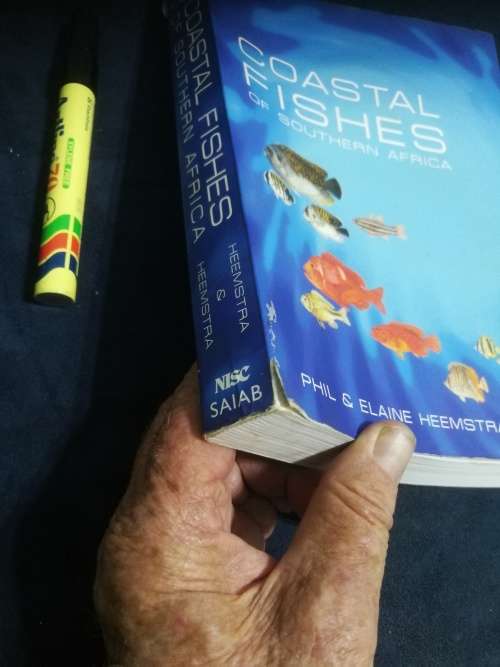 COASTAL FISHES OF SOUTHERN AFRICA PHIL and ELAINE HEEMSTRA  (Seawater Fish species )