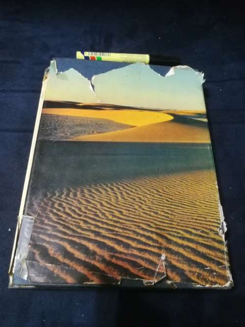 THE DESERT WAR The North African Campaign 1940 - 1943 ALAN MOOREHEAD ( poor dust jacket )