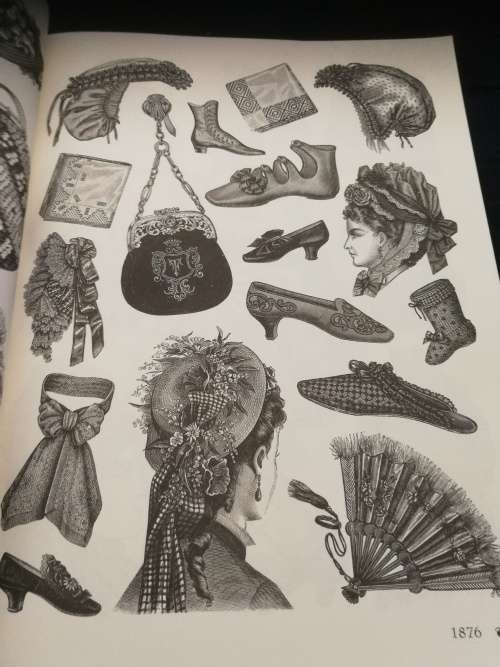 SHOES HATS AND FASHION ACCESSORIES A Pictorial Archive 1850- 1940  Carol Belanger Grafton  clothing