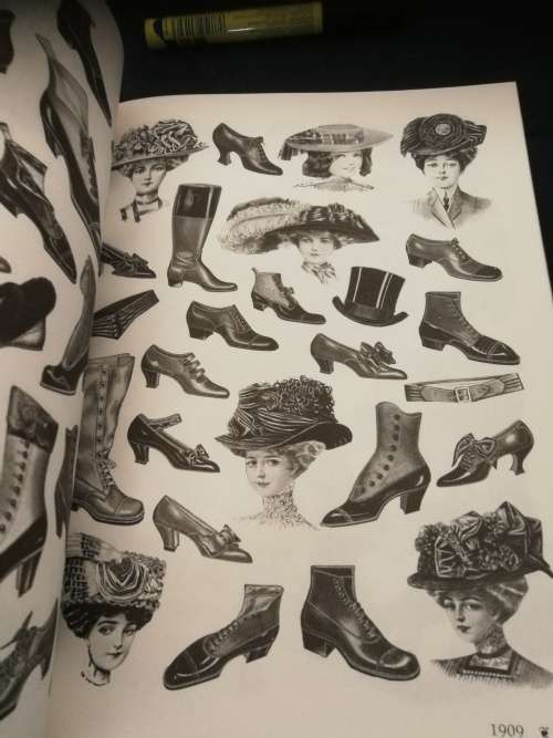 SHOES HATS AND FASHION ACCESSORIES A Pictorial Archive 1850- 1940  Carol Belanger Grafton  clothing