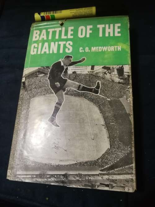 BATTLE OF THE GIANTS C O MEDWORTH  ( Rugby New Zealand - All Blacks tour to S A 1960 )