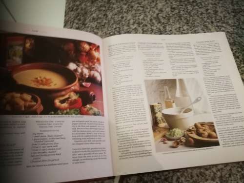 SOUTH AFRICAN COOKBOOK Readers Digest Cook Book  (  please add the cost of shipping )